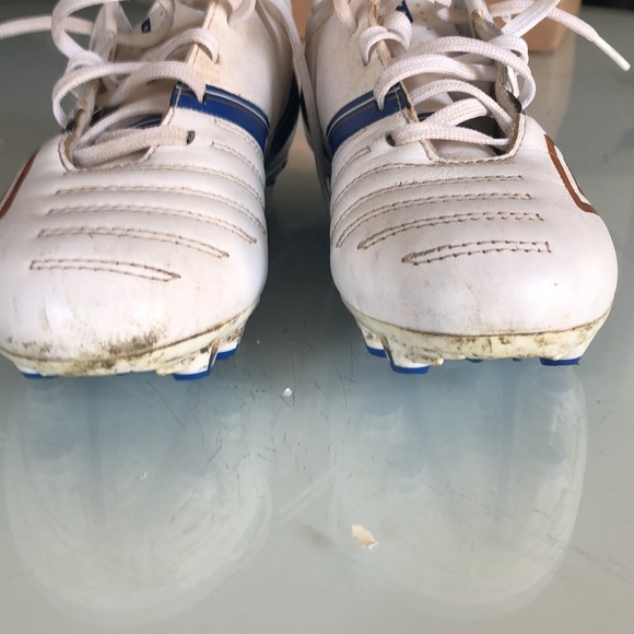 Big kids size 3 Umbro soccer shoes - Picture 5 of 8